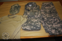 US ARMY ACU Anzug Small Long Shirt M�tze